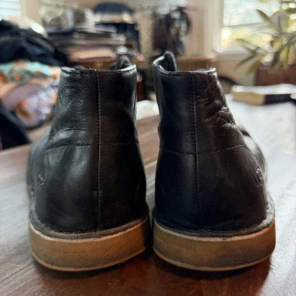 UGG Black Leather Leighton Chukka Boots - Size 9M